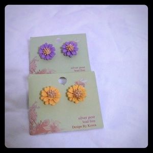 Daisy earrings with gold center